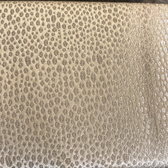 HiEnd Accents MARILYN 3PC DUVET SET, SUPER QUEEN
COLOR:GRAY SILVER METALLIC NWT - Picture 6 of 8